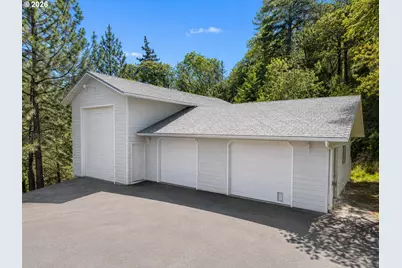182 Eagle View Dr, Grants Pass, OR 97527 - Photo 32