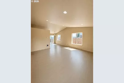 402 SE Carmen Way, Madras, OR 97741 - Photo 2