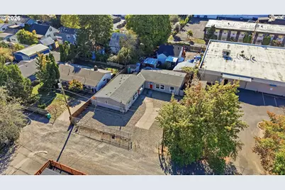 8240 SE Kelly St, Portland, OR 97266 - Photo 4