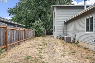 340 N 7th St, Harrisburg, OR 97446 - Photo 26