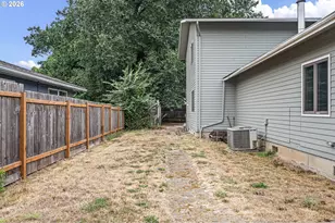 340 N 7th St, Harrisburg, OR 97446 - Photo 26