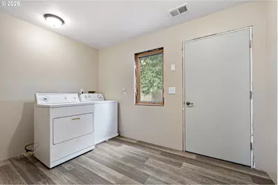 340 N 7th St, Harrisburg, OR 97446 - Photo 24