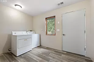 340 N 7th St, Harrisburg, OR 97446 - Photo 24