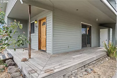 340 N 7th St, Harrisburg, OR 97446 - Photo 6