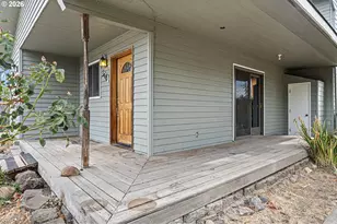 340 N 7th St, Harrisburg, OR 97446 - Photo 6