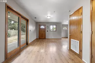 340 N 7th St, Harrisburg, OR 97446 - Photo 8