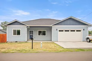 2704 N Greenwood St, La Grande, OR 97850 - Photo 1