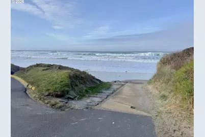 860 SW 10th St, Lincoln City, OR 97367 - Photo 40