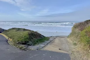 860 SW 10th St, Lincoln City, OR 97367 - Photo 40