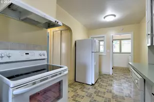 318 E 13th St, The Dalles, OR 97058 - Photo 10