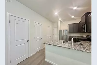 64 NE 134th Pl, Portland, OR 97230 - Photo 10