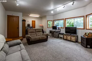 2660 Bowmont Dr, Eugene, OR 97405 - Photo 28