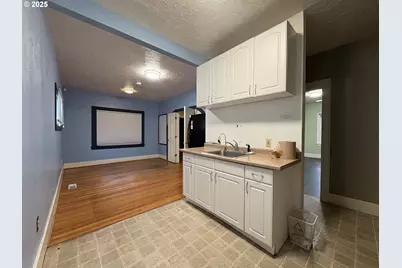 960/970 W 7th Ave, Eugene, OR 97402 - Photo 6