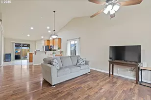 723 N 7th St, Carlton, OR 97111 - Photo 2