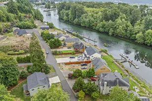 26 Marina Dr, Cathlamet, WA 98612 - Photo 2