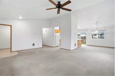 513 SE Clark Ave, Battle Ground, WA 98604 - Photo 6