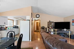 11625 SE Washington St, Portland, OR 97216 - Photo 12