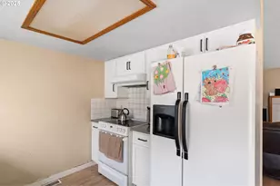 11625 SE Washington St, Portland, OR 97216 - Photo 20