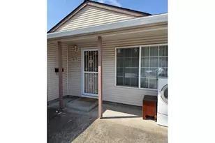 11625 SE Washington St, Portland, OR 97216 - Photo 2