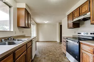 920 Echo Hollow Rd, Eugene, OR 97402 - Photo 16