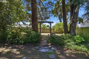 2250 W Irwin Way, Eugene, OR 97402 - Photo 40
