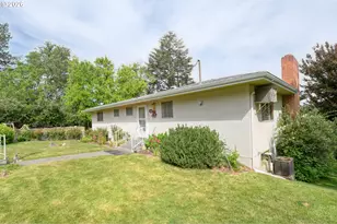 615 SW Isaac Ln, Pendleton, OR 97801 - Photo 2