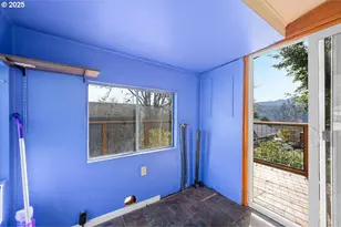 635 NW 4th Ave, Myrtle Creek, OR 97457 - Photo 10