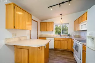 130 SW Westhills Dr, McMinnville, OR 97128 - Photo 14