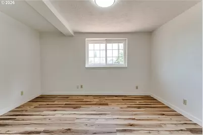 345 23rd St, Springfield, OR 97477 - Photo 16