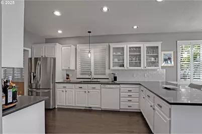 10156 NW Fleetwood Dr, Portland, OR 97229 - Photo 6