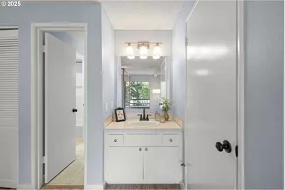 225 Cervantes Cir, Lake Oswego, OR 97035 - Photo 10