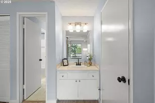 225 Cervantes Cir, Lake Oswego, OR 97035 - Photo 10