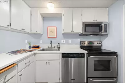 225 Cervantes Cir, Lake Oswego, OR 97035 - Photo 20