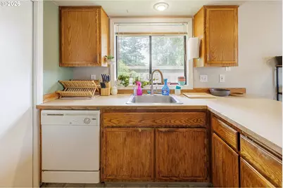 1729 SE 160th Ave, Portland, OR 97233 - Photo 10