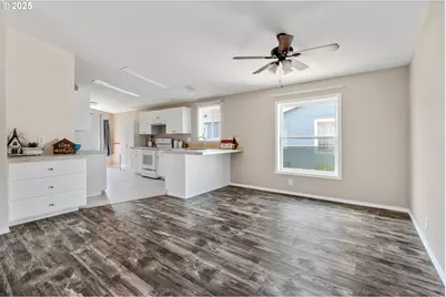 201 W Oakview Ave, Centralia, WA 98531 - Photo 8