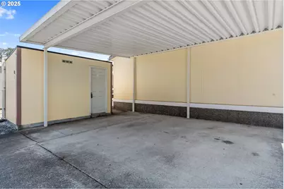 201 W Oakview Ave, Centralia, WA 98531 - Photo 4