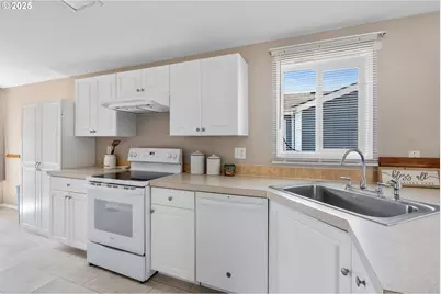 201 W Oakview Ave, Centralia, WA 98531 - Photo 12