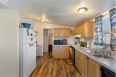 771 SE Hall St, Winston, OR 97496 - Photo 16