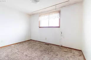 1951 Alder, Elgin, OR 97827 - Photo 12