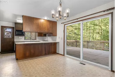 27783 SW Strawberry Hill Dr, Hillsboro, OR 97123 - Photo 8