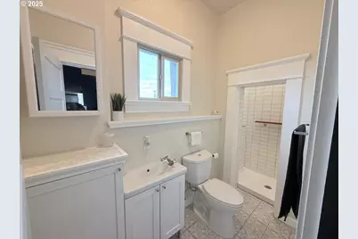8212 N Denver Ave, Portland, OR 97217 - Photo 8