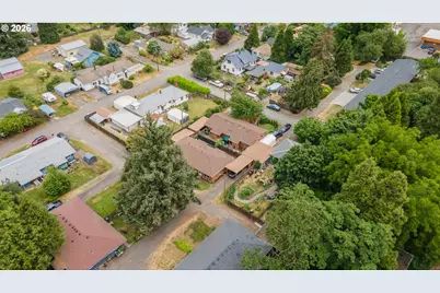 229 Holeman Ave, Eugene, OR 97404 - Photo 14