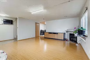 9827 N Ivanhoe St, Portland, OR 97203 - Photo 8