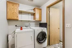 9827 N Ivanhoe St, Portland, OR 97203 - Photo 28