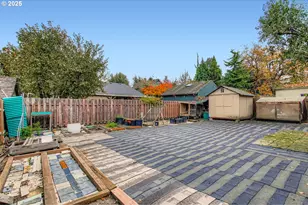 9827 N Ivanhoe St, Portland, OR 97203 - Photo 32