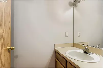 9827 N Ivanhoe St, Portland, OR 97203 - Photo 16