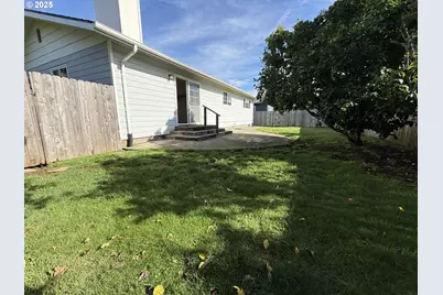 221 Musser St, Brookings, OR 97415 - Photo 36