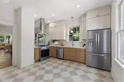 4054 N Missouri Ave, Portland, OR 97227 - Photo 8