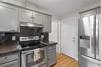 3243 SE 119th Ave, Portland, OR 97266 - Photo 8