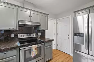 3243 SE 119th Ave, Portland, OR 97266 - Photo 8